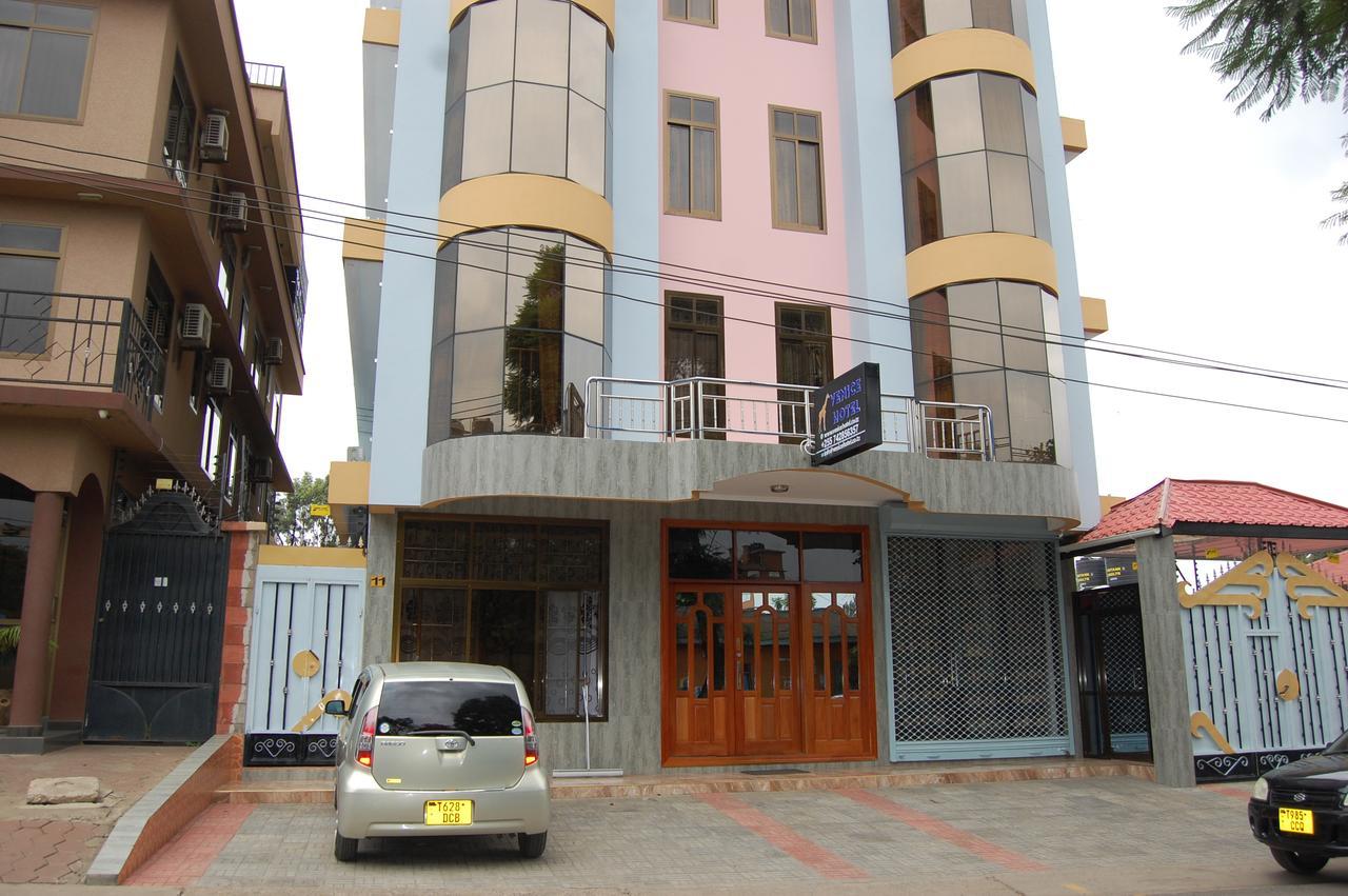 Venice Hotel Arusha Buitenkant foto